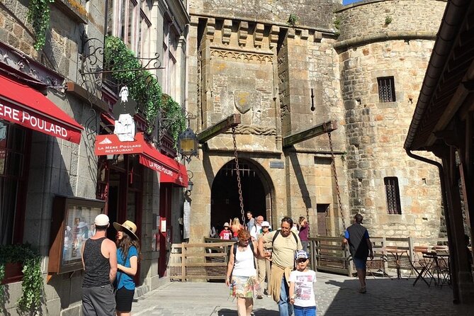 2-Hour Guided Walking tour of the Mont Saint Michel - Reaching the abbey and the best views
