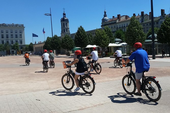 2h - Electric Bike Tour of Lyon with a Local Guide - City Hall and Lyon’s painted wall
