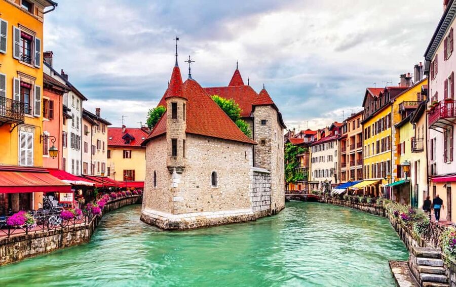Annecy: Express Walk with a Local in 60 minutes - Key points to know before you book