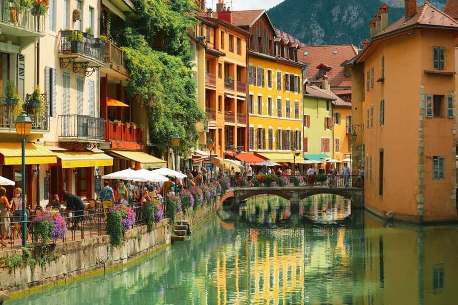Annecy: Express Walk with a Local in 60 minutes - Why this quick Annecy walk can be worth your time