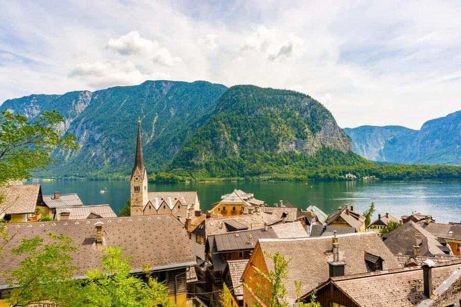 Annecy: Express Walk with a Local in 60 minutes - Cathédrale Saint-Pierre and Annecy’s central story