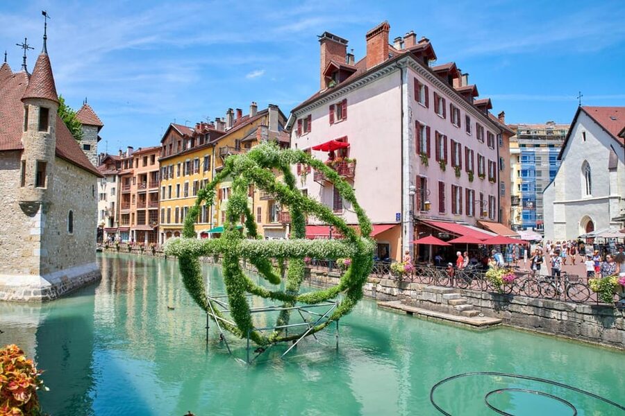 Annecy: Express Walk with a Local in 60 minutes - Practical preparation for this Annecy walk