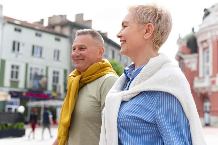 Annecy: Express Walk with a Local in 60 minutes - Meeting at Pharmacie Le Genevois