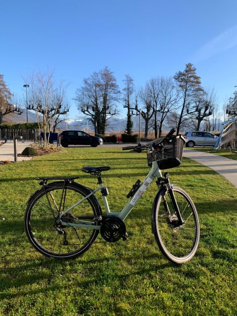Annecy-le-Vieux, France: Electric and Classic Bike Rentals - Setting out from Annecy-le-Vieux