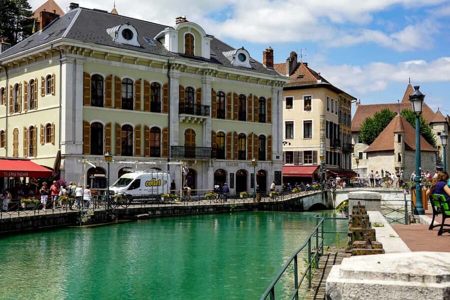 Annecy: Traditional Food Group Walking Tour - Place des Cordeliers and Annecy’s old-town character