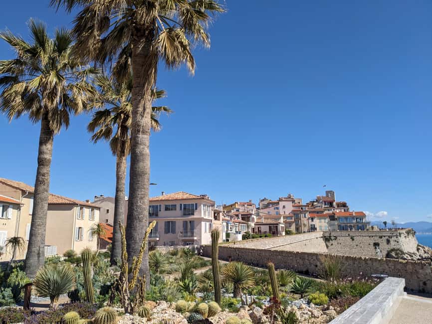 Antibes: 2 hour walking tour in the old town - Starting at Port Vauban among boats and yachts
