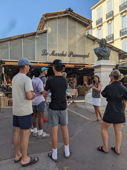 Antibes: 2 hour walking tour in the old town - From Gravette Beach to the Nomade sculpture