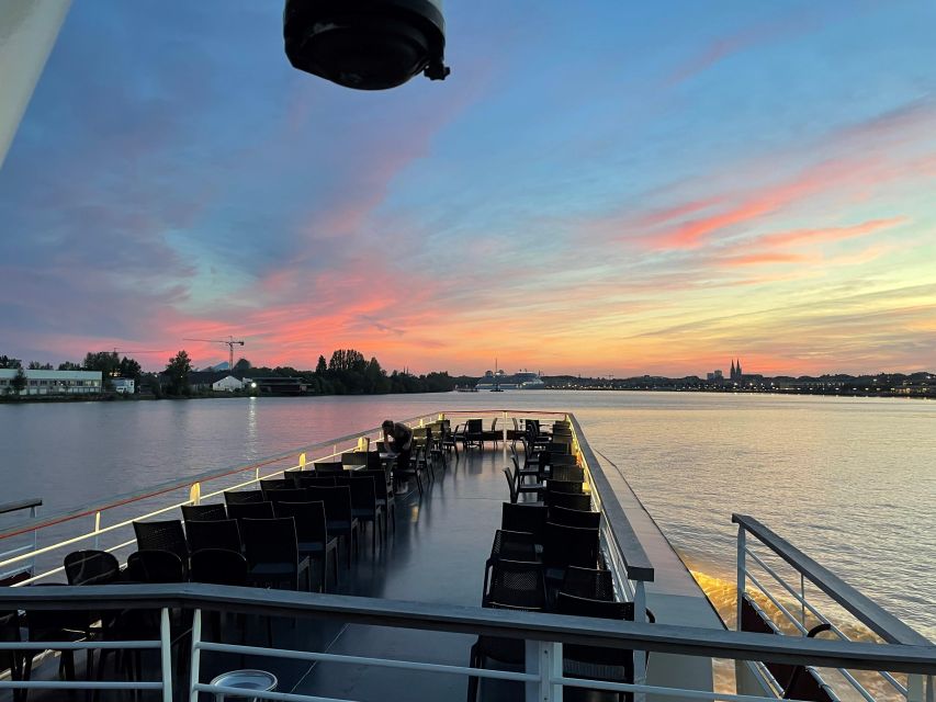 Aperitive guided cruise « Wine and Canelé » - Who will enjoy this Bordeaux cruise?