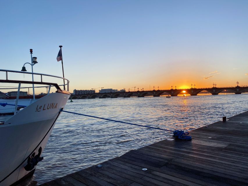 Aperitive guided cruise « Wine and Canelé » - Timing, meeting point, and practical details