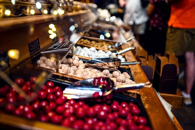 Authentic Parisian Gourmet Food Tour with 10 Local Dishes & Wines - How the two routes compare