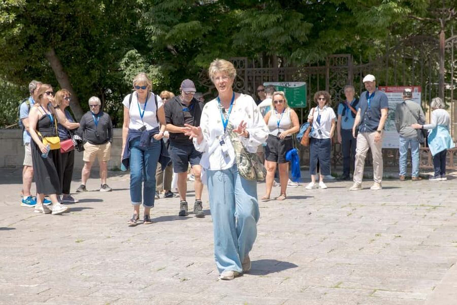 Avignon: History and Legend Walking Tour - Why this Avignon walk works well as a first activity