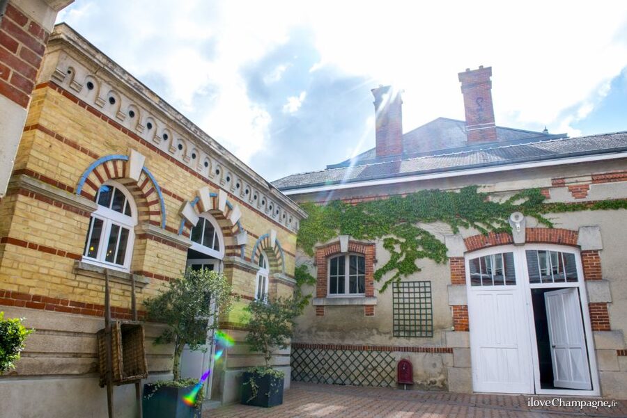 Aÿ-Champagne: Champagne House Tour and Tasting Class - Learning to smell Champagne before you taste it
