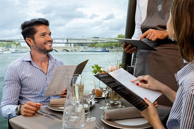 Bateaux Parisiens Seine River Gourmet Lunch & Sightseeing Cruise - Why a Seine lunch works so well in Paris