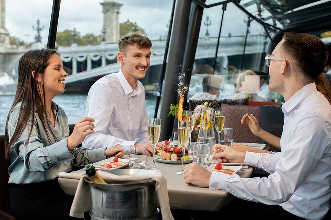 Bateaux Parisiens Seine River Gourmet Lunch & Sightseeing Cruise - The meal: French-style lunch with choices