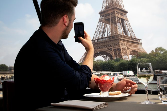 Bateaux Parisiens Seine River Gourmet Lunch & Sightseeing Cruise - The Louvre, Place de la Concorde, and the return