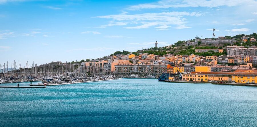Boat walk in Sete on the singular island 1 hour - Who should book this canal cruise?