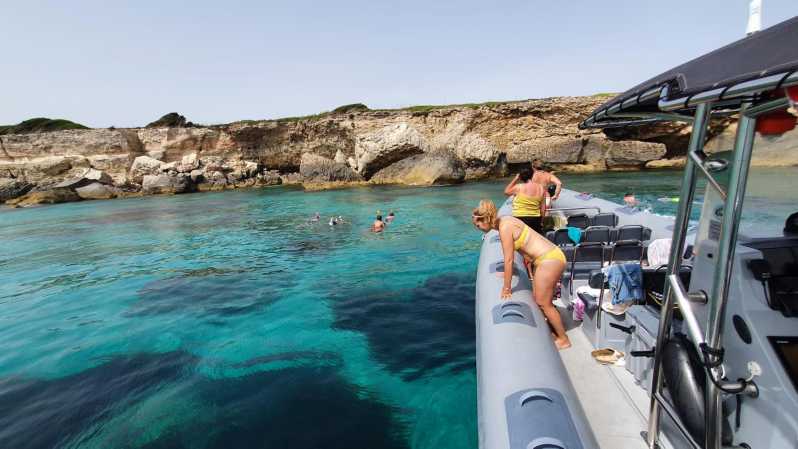Bonifacio: Lavezzi Islands and Caves Guided Tour - Cruising toward the Lavezzi Archipelago