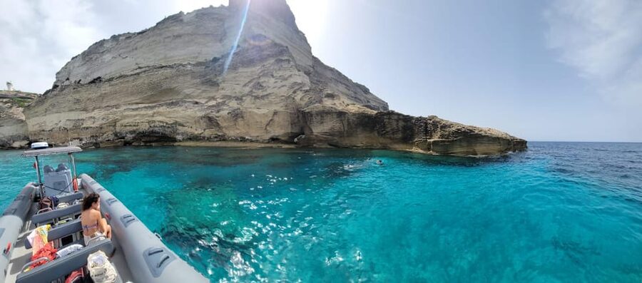 Bonifacio: Lavezzi Islands and Caves Guided Tour - Slowing down at Fazzio Bay