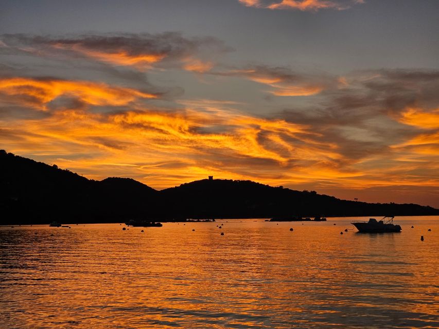 Bonifacio: sunset catamaran trip and aperitif - Who should book this evening