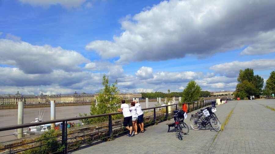 Bordeaux: Essentials 3-Hour Bike Ride - From Palais de Justice to Bordeaux Cathedral