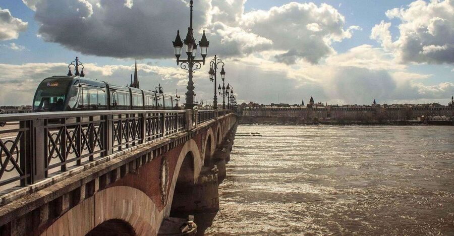 Bordeaux: Exclusive Private Guided Walking Tour - Wine talk without leaving the city center