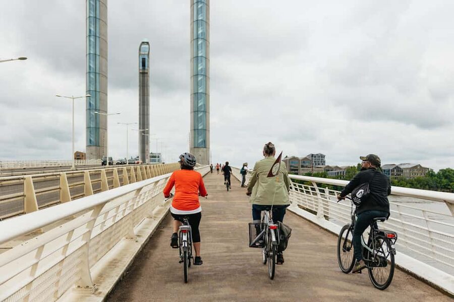 Bordeaux: Historic Center & Chartrons District Bike Tour - Churches, courts, and the old city core