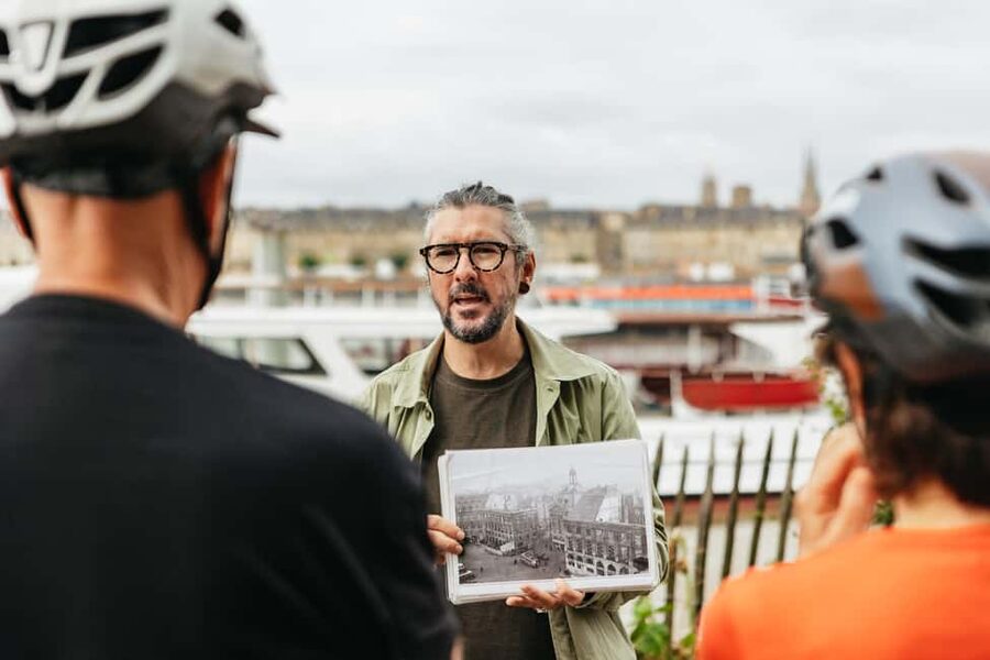 Bordeaux: Historic Center & Chartrons District Bike Tour - A 20-minute pause at Darwin
