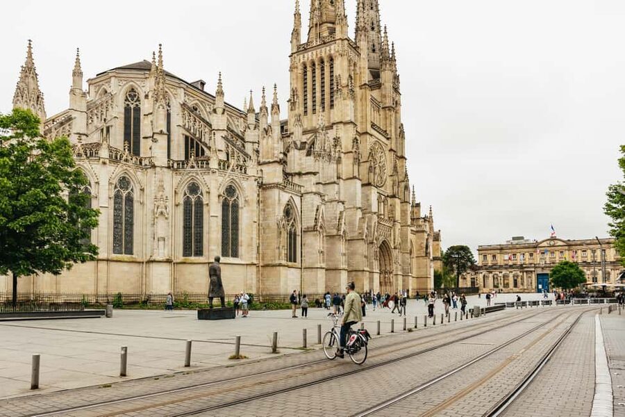 Bordeaux: Historic Center & Chartrons District Bike Tour - Chaban-Delmas Bridge and the Chartrons district