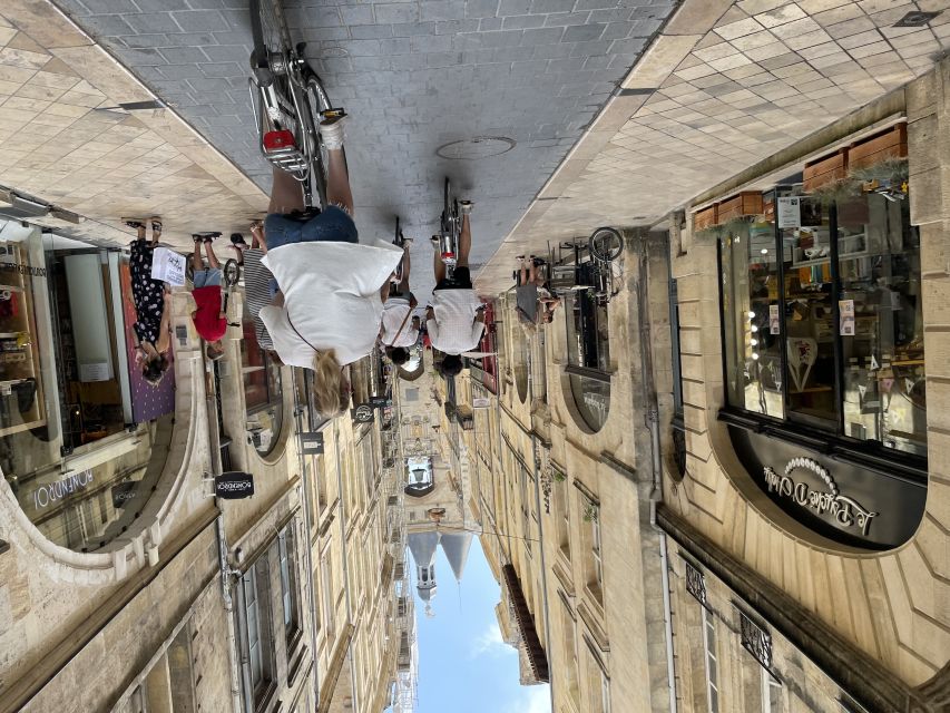 Bordeaux: Historic Center & Chartrons District Bike Tour - What the guide adds to the ride