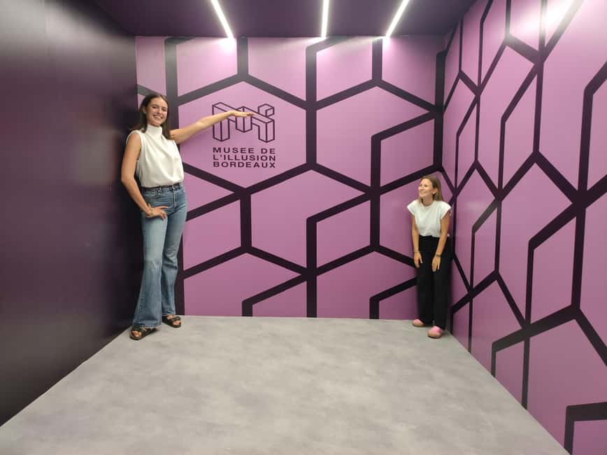Bordeaux: Museum of Illusions Entry Ticket - Holograms and the science of seeing