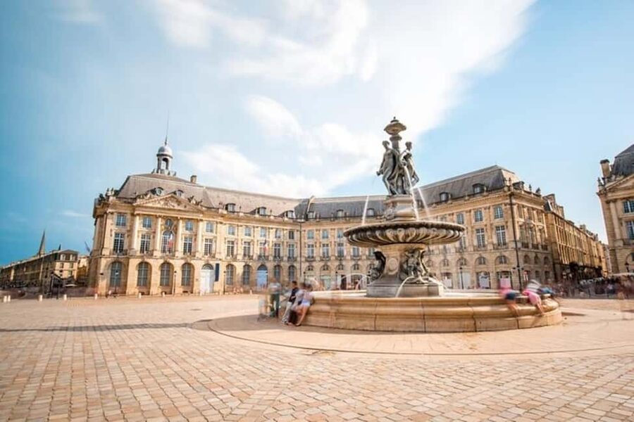 Bordeaux : Must-See Attractions Walking Tour - Starting beside Bordeaux’s Miroir d’eau