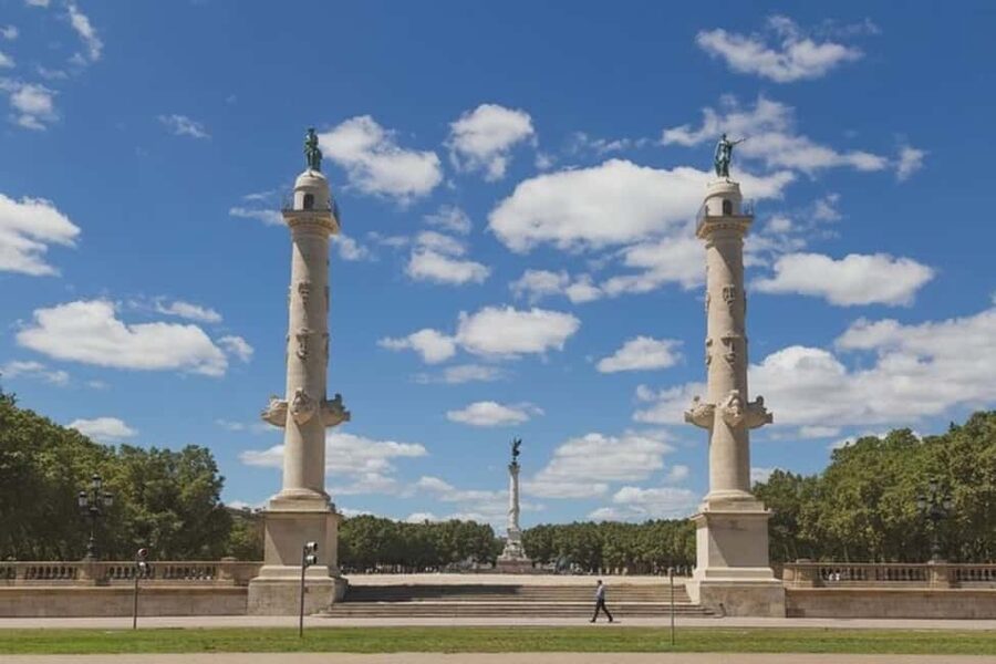 Bordeaux : Must-See Attractions Walking Tour - Grosse Cloche and the old city’s character
