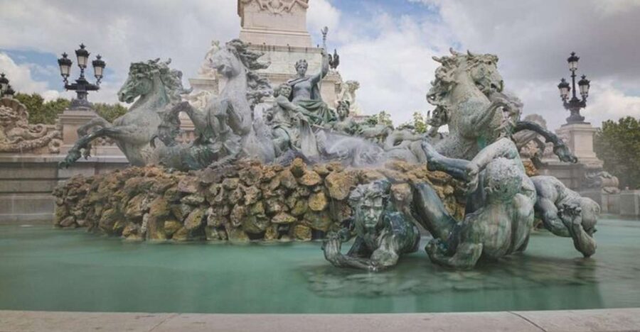 Bordeaux : Must-See Attractions Walking Tour - Porte Dijeaux and the city gates