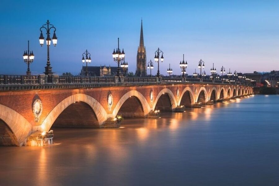 Bordeaux : Must-See Attractions Walking Tour - Timing, walking, and accessibility