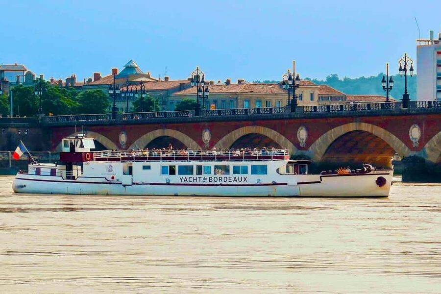 Bordeaux: River Garonne Cruise with Glass of Wine and Canelé - Mansions, museums, and the Chartrons riverbank