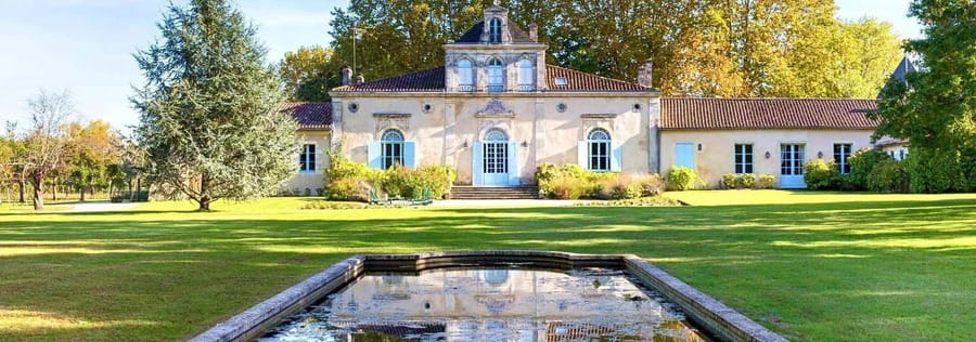 Bordeaux: Saint-Emilion and Medoc Full-Day Wine Experience - The guide makes the difference
