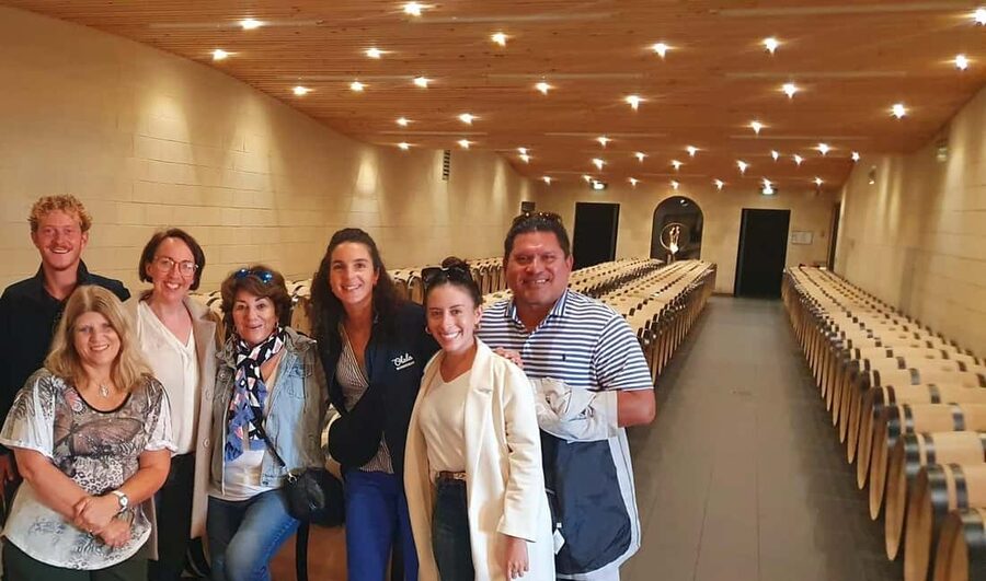 Bordeaux: Saint-Emilion and Medoc Full-Day Wine Experience - A château picnic with local food