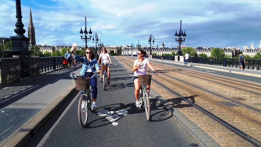 Bordeaux: Top Landmarks & Historic Bike Tour - How much cycling is involved?