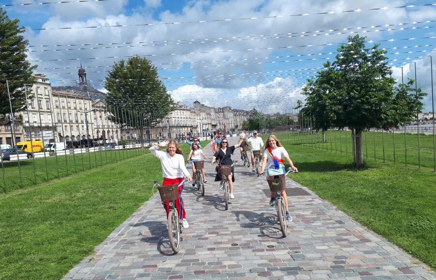 Bordeaux: Top Landmarks & Historic Bike Tour - The right bank, Parc des Angéliques, and Darwin