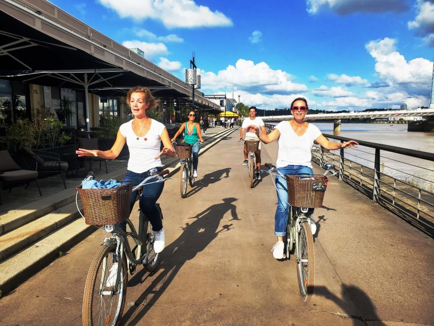 Bordeaux: Top Landmarks & Historic Bike Tour - A sweet pause in the Jardin Public