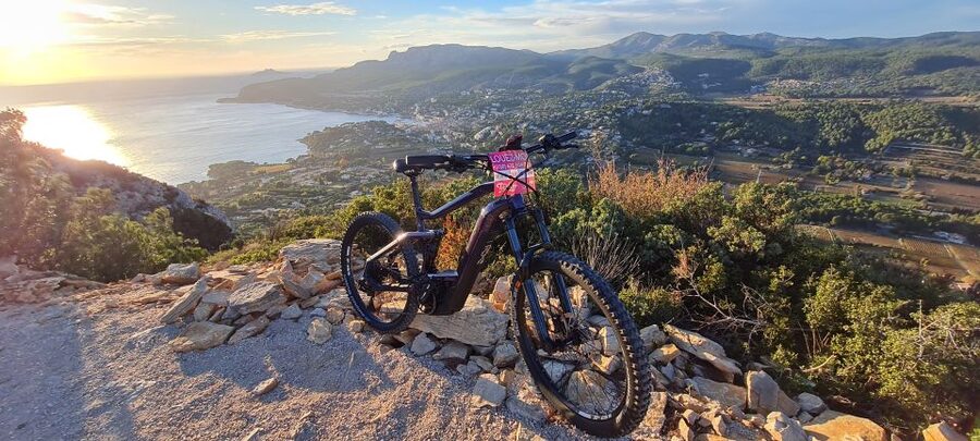 Calanques National Park: E-Mountain Bike with Virtual Guide - Riding into the Calanques