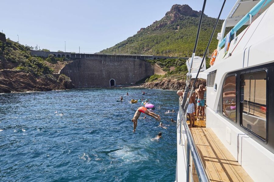Cannes: Half-Day Catamaran Cruise with Lunch - Lunch on the catamaran
