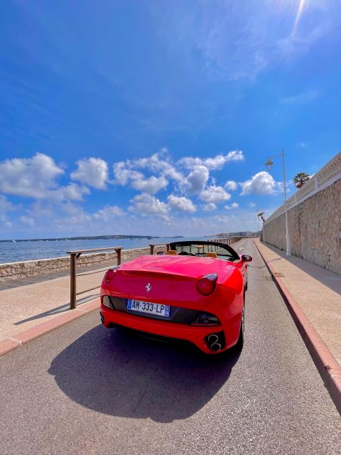 Cannes : Visite guidée en Ferrari sur les routes de Cannes - Port Canto is the photo stop