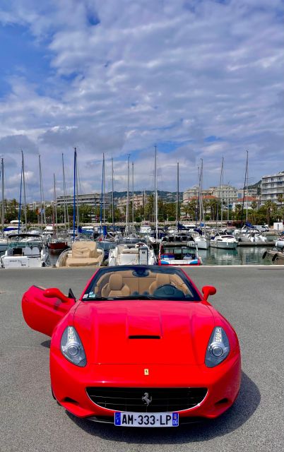 Cannes : Visite guidée en Ferrari sur les routes de Cannes - The Croisette gives the ride its setting