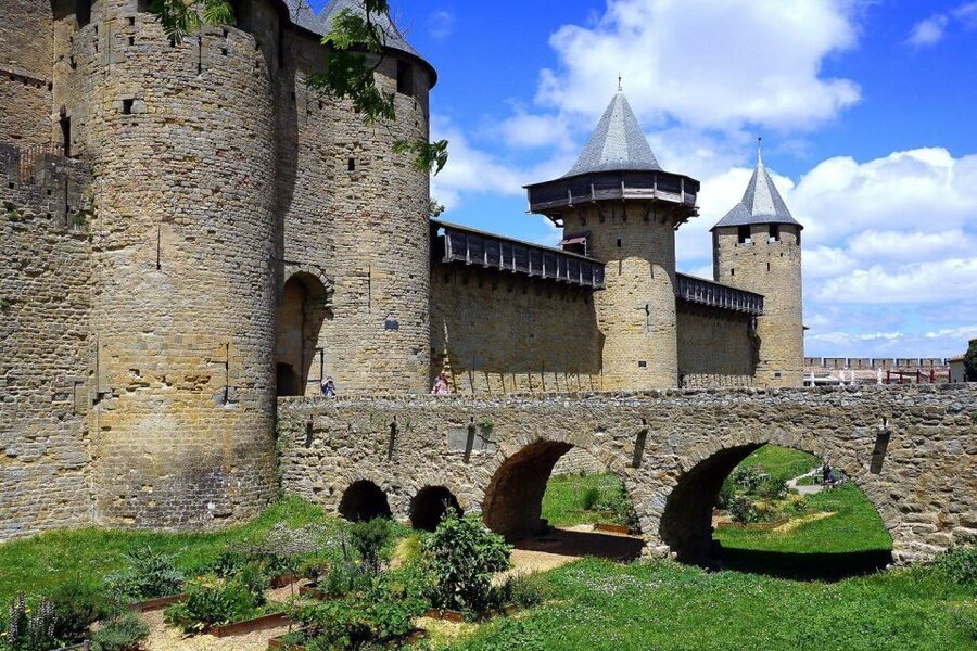 Carcassonne: Private Guided Tour of the Medieval Fortress - The two-hour walk through the medieval Cité