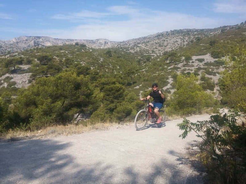 Cassis: Calanques and Viewpoints Tour by Mountain E-Bike - Riding from Cassis toward the Calanques