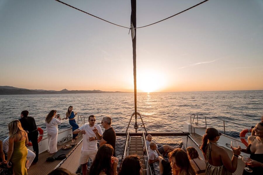 Catamaran half-day excursion - What the atmosphere is like for families and friends