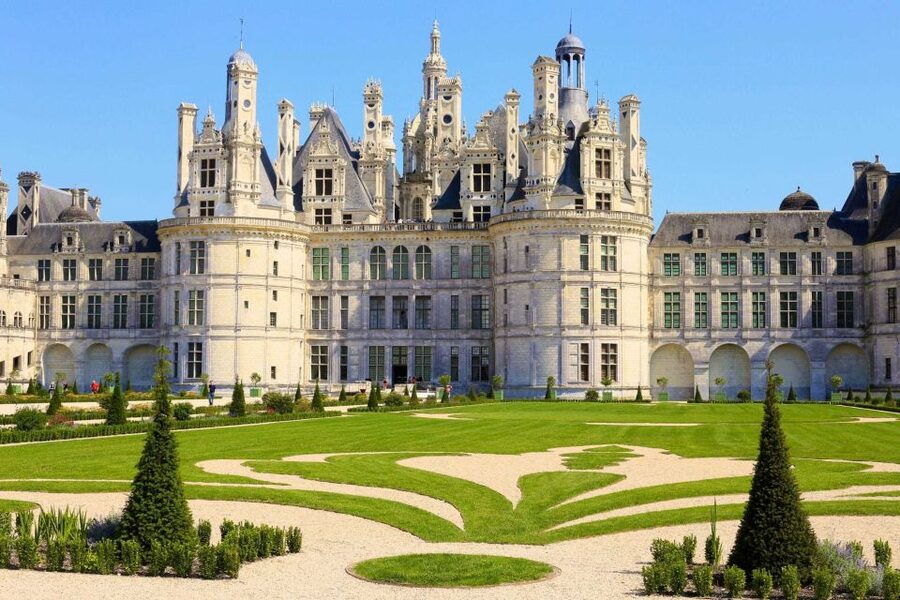 Chambord: Entry Ticket to the Castle - Entering the castle and following the one-way route