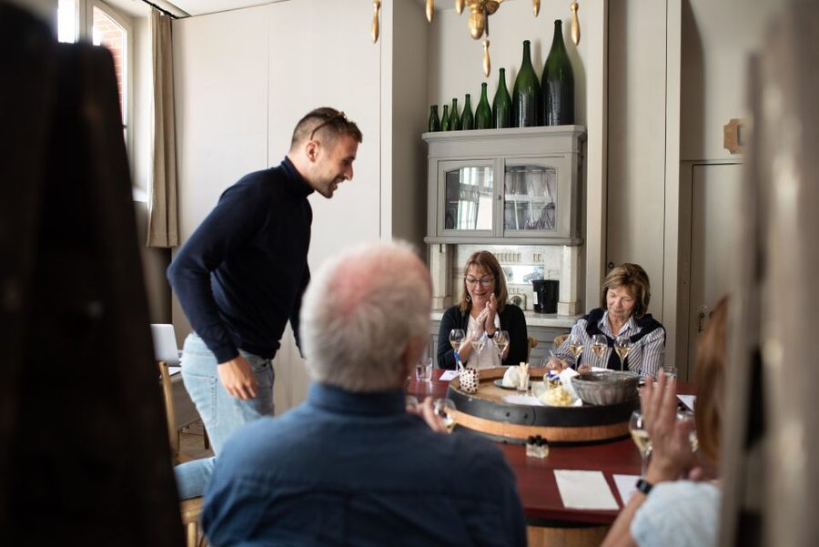 Champagne: Champagne Tasting Class with Lunch - The old cellars and Champagne-making lesson