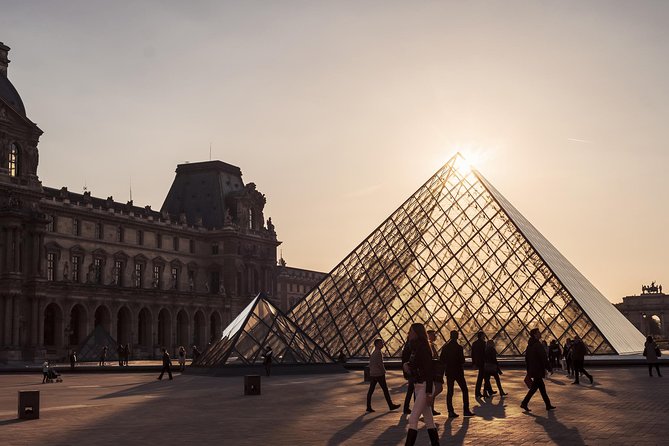 Closing Time at the Louvre: The Mona Lisa at her Most Peaceful - Meeting at the Arc de Triomphe du Carrousel